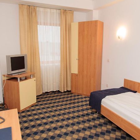 Plus Hotel Craiova Kamer foto