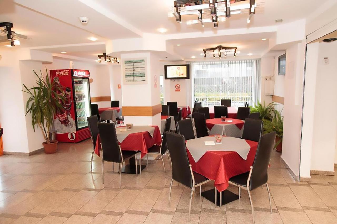 Plus Hotel Craiova Buitenkant foto
