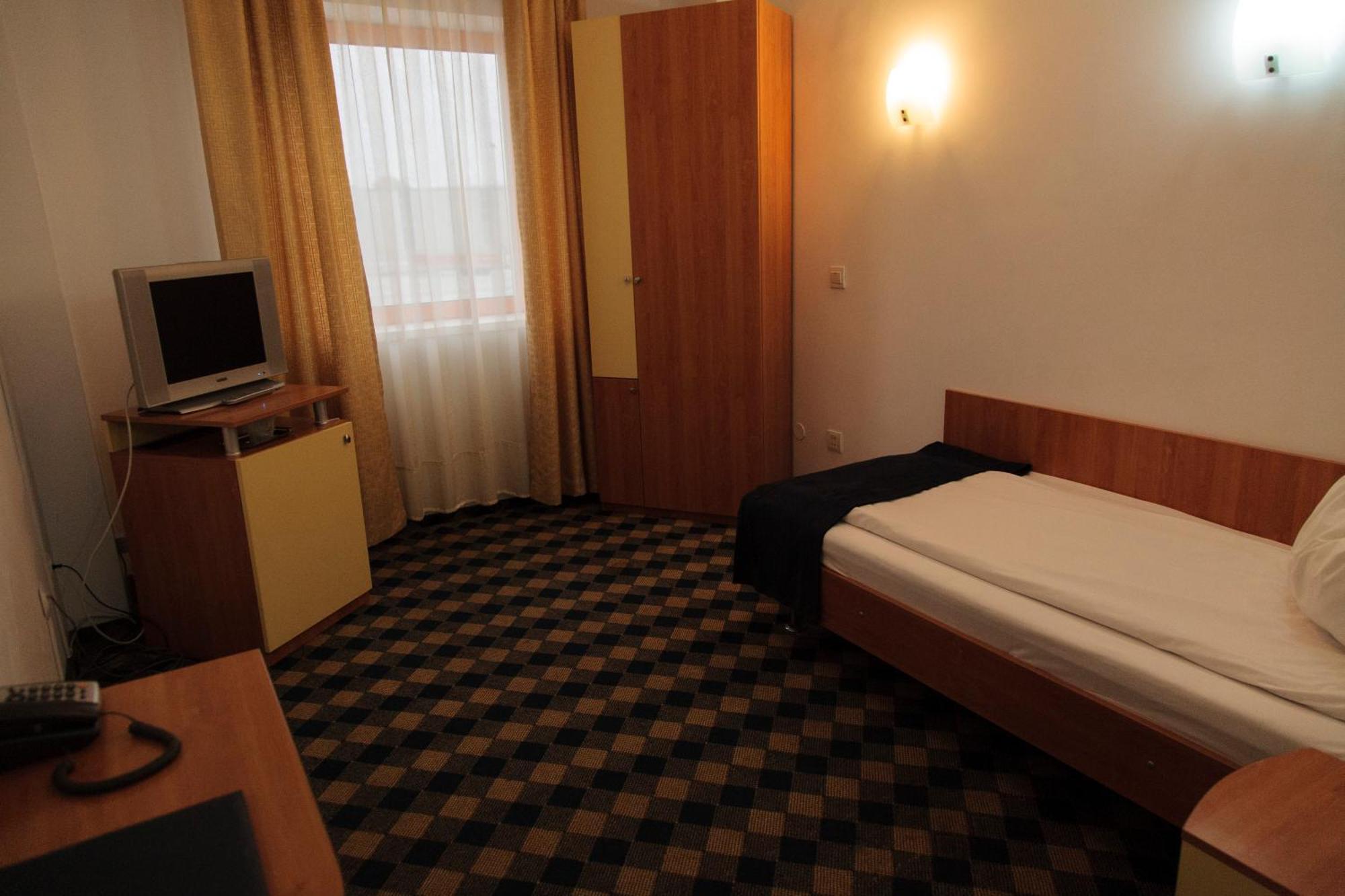 Plus Hotel Craiova Kamer foto