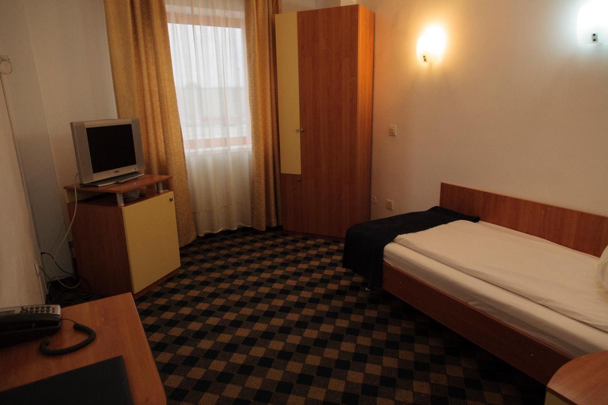 Plus Hotel Craiova Kamer foto