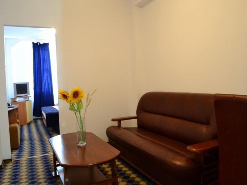 Plus Hotel Craiova Buitenkant foto