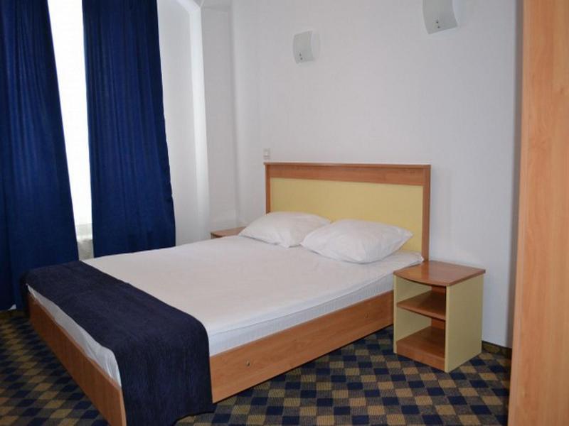 Plus Hotel Craiova Buitenkant foto