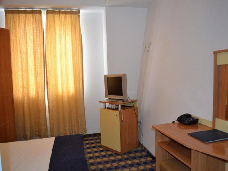 Plus Hotel Craiova Buitenkant foto
