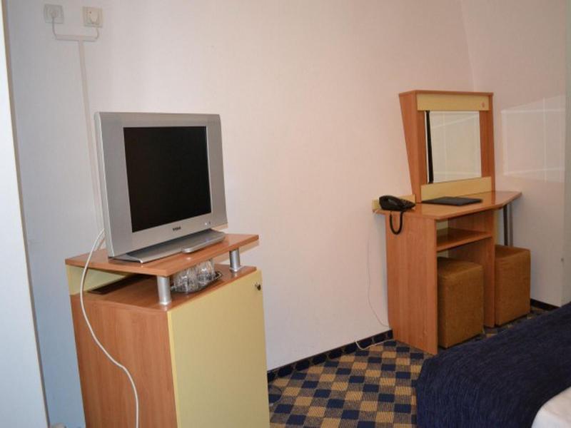 Plus Hotel Craiova Buitenkant foto