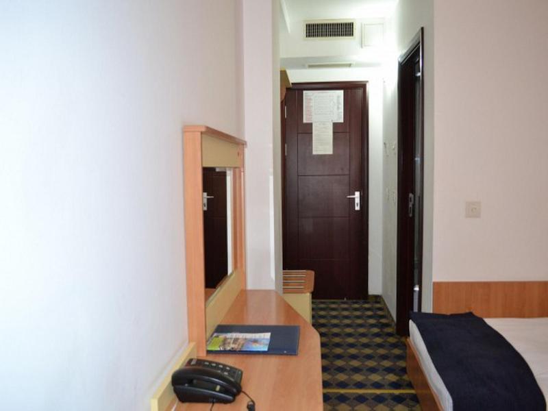 Plus Hotel Craiova Buitenkant foto
