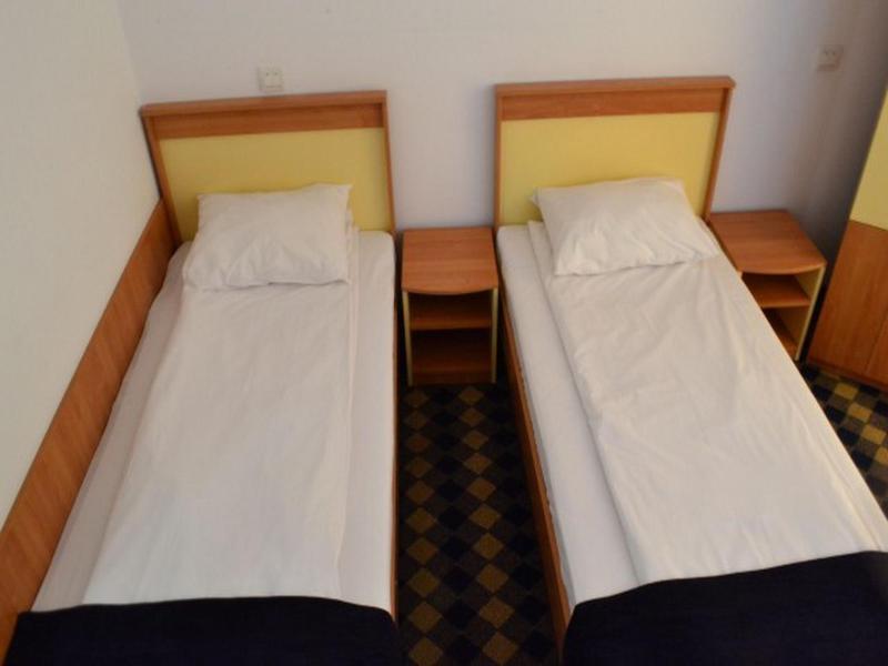 Plus Hotel Craiova Buitenkant foto
