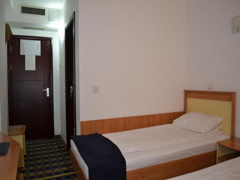 Plus Hotel Craiova Buitenkant foto