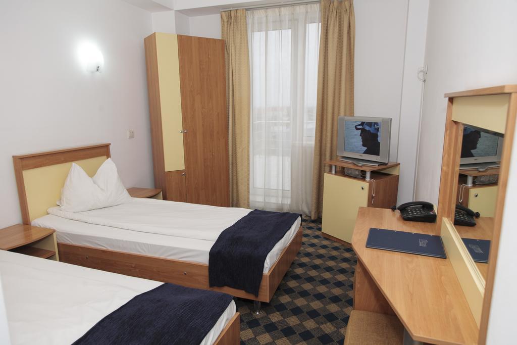 Plus Hotel Craiova Kamer foto