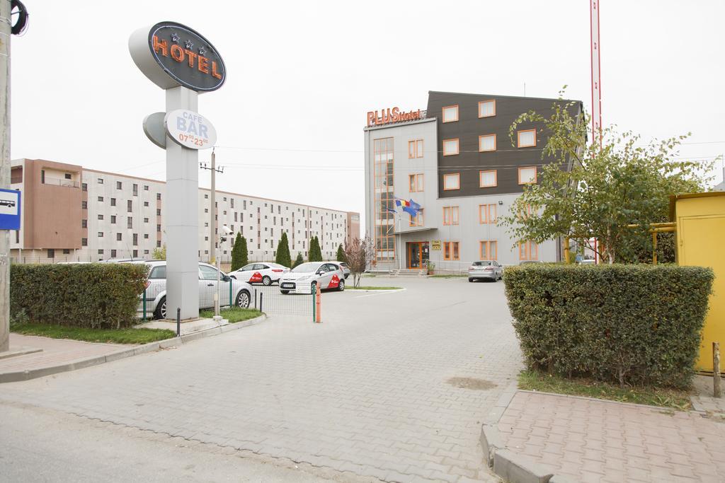 Plus Hotel Craiova Buitenkant foto