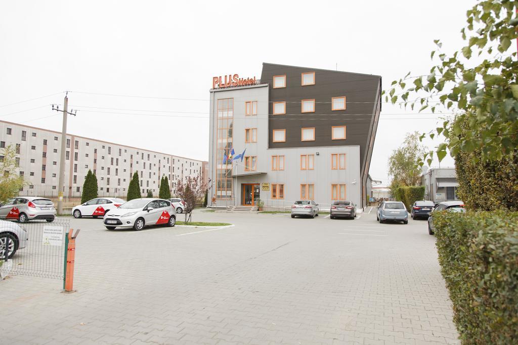 Plus Hotel Craiova Buitenkant foto