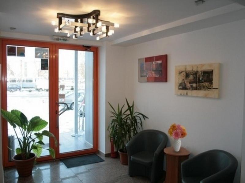 Plus Hotel Craiova Buitenkant foto